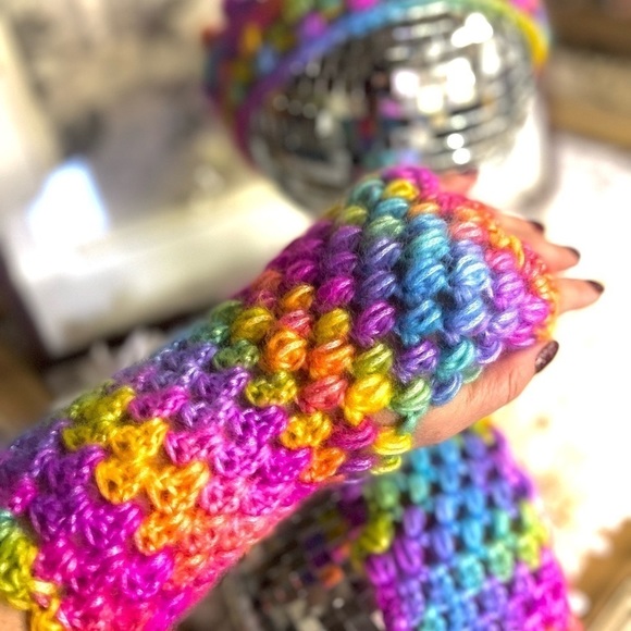 𝅺CROWN EAR WARMER AND FINGERLESS GLOVES SET - Picture 7 of 11